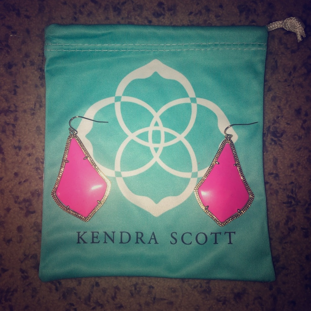 Fuchsia Kendra Scott Earrings